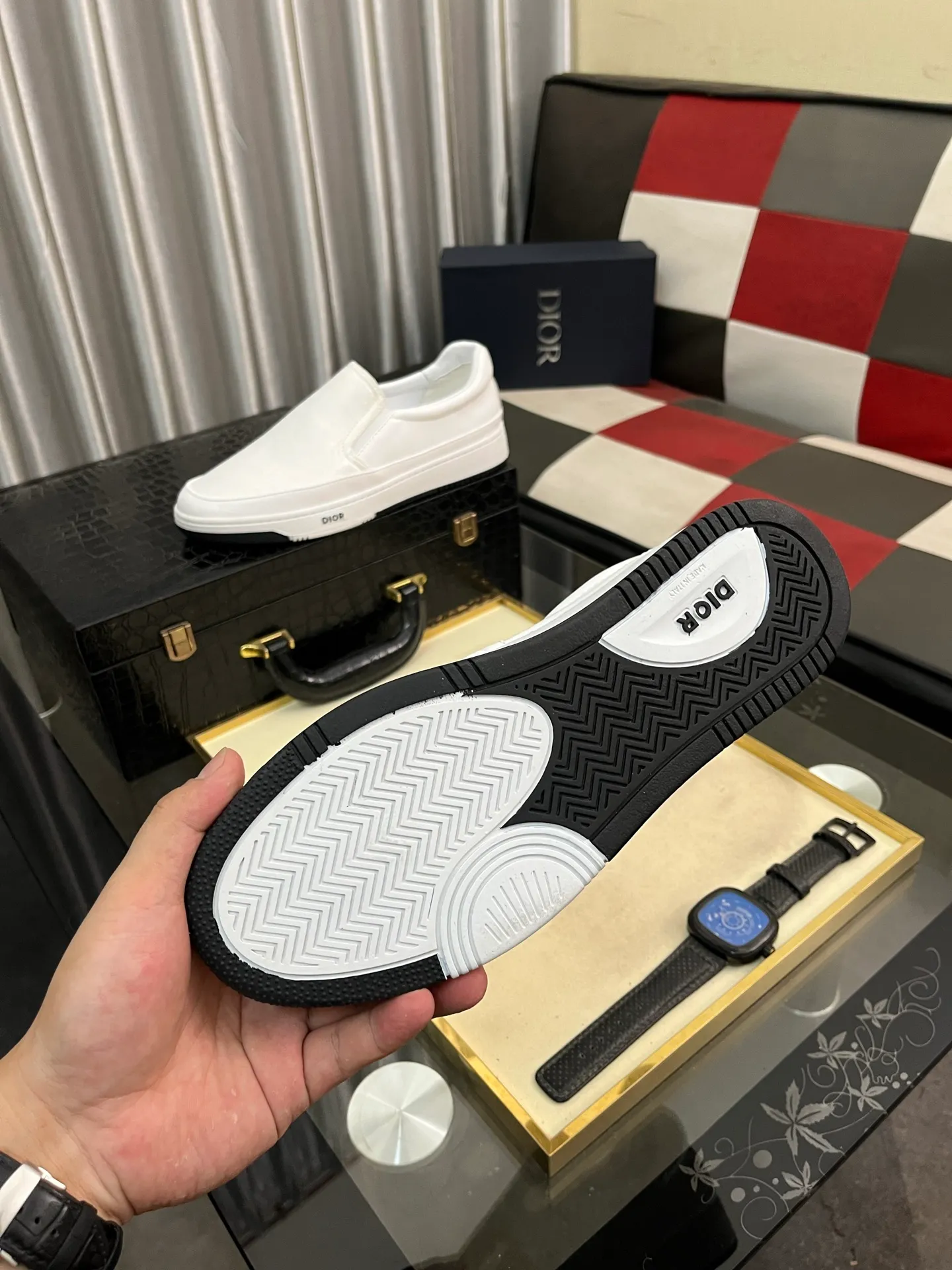 Men's men's shoes 💰420⌚️⌚️Dior unique modern style sneakers. Counter purchasing 🏃casual leather shoes😍😍 original cowhide leather imported from Italy (refuses to discolor and grind feet) soles: original soles specially provided by the original factory, super cool😍 lace up and walk with wind👍 style design ⚠️ super comfortable and wear-resistant original soles. Code number: 38-444️⃣Colors available